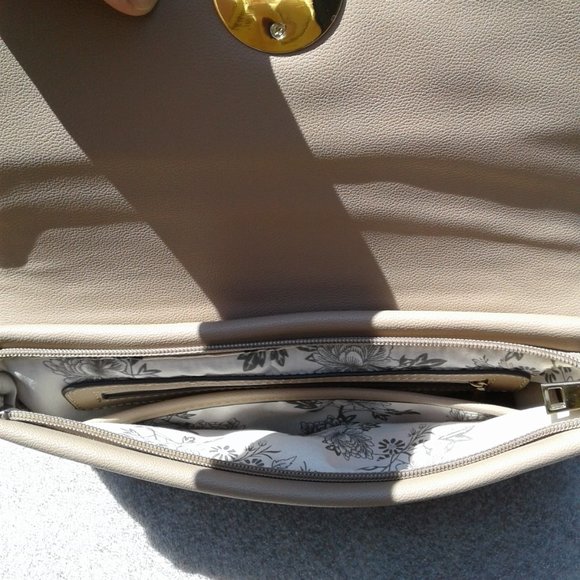 NWOT Envelope cross-body bag - Picture 3 of 5